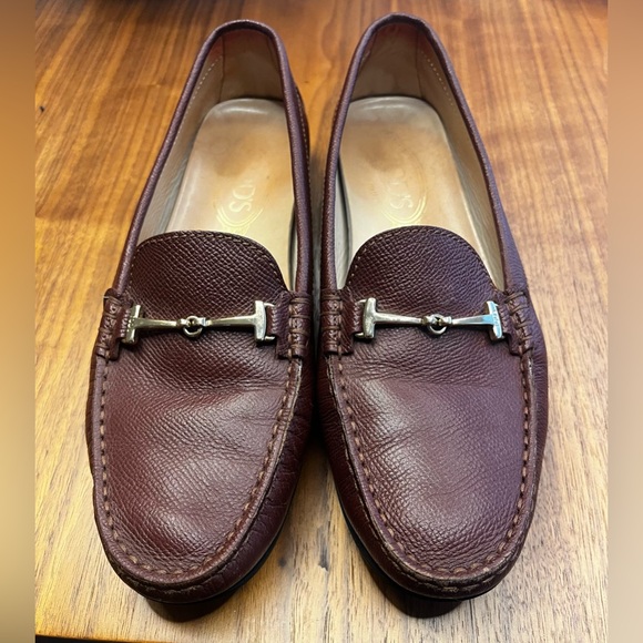 Tod’s Brown Leather Women’s Loafers, Tod’s Size 39, US 9, Gold Detail, MSRP $695 - Picture 1 of 9